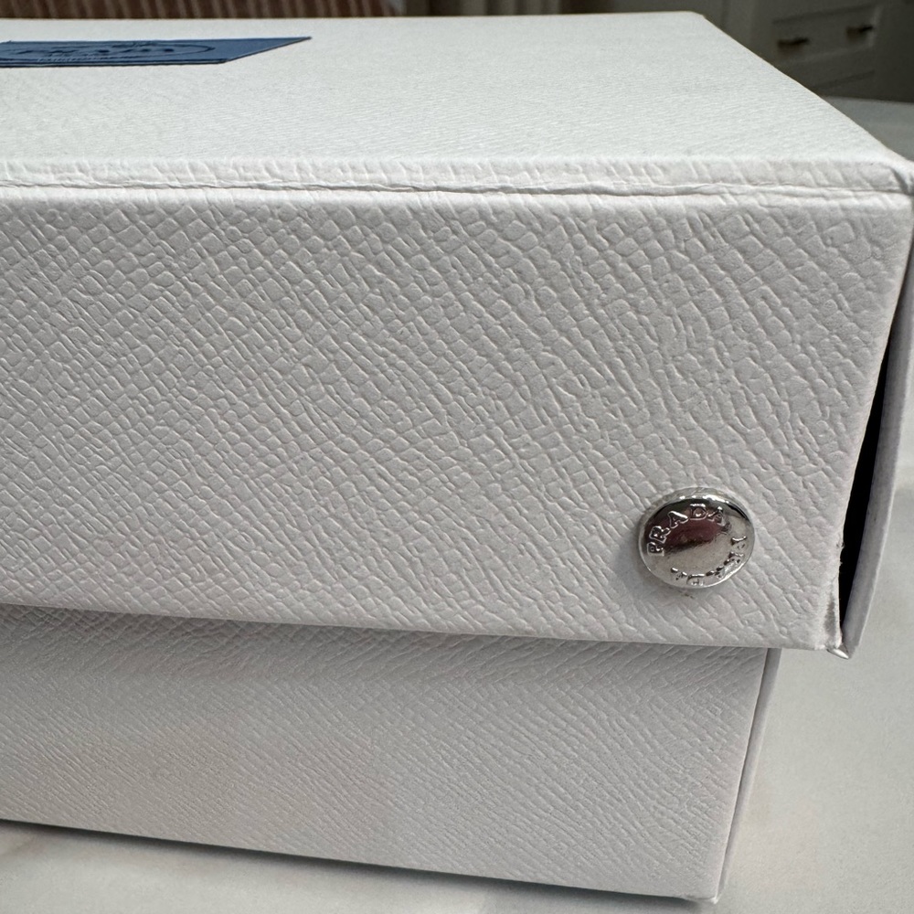 Prada Box - Picture 4 of 6